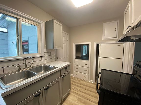 3rd image of 413 NW 1st Ave APT 1