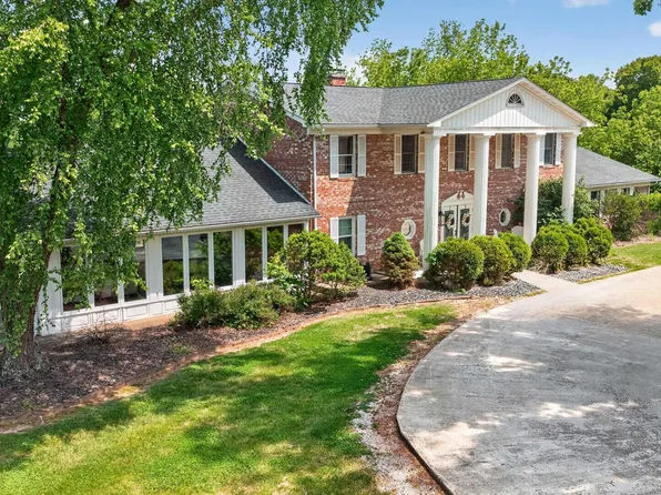 717 N Marshall Rd, Paoli, IN 47454