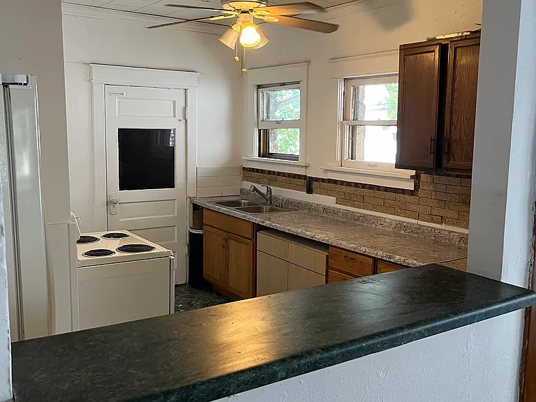 4404 Genessee St #HOUSE — Photo 12