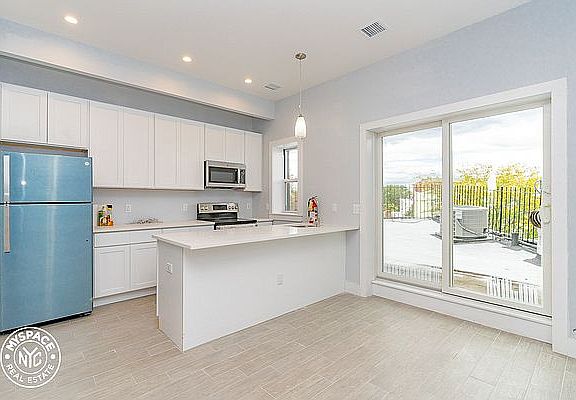 2nd image of 264 Bleecker St #4