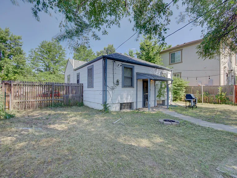 2257 S Franklin St — Photo 20