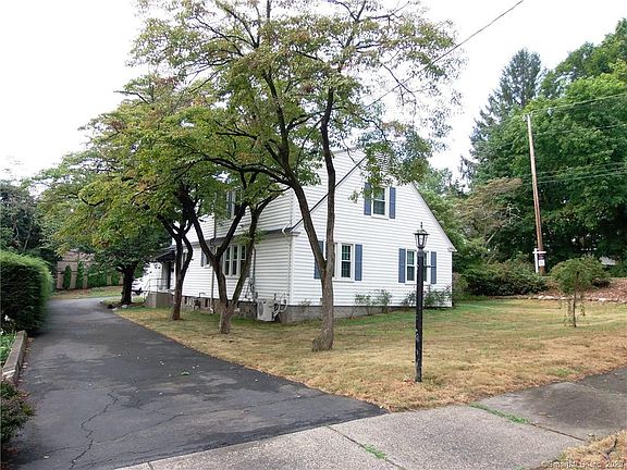 2nd image of 588 Lincoln St