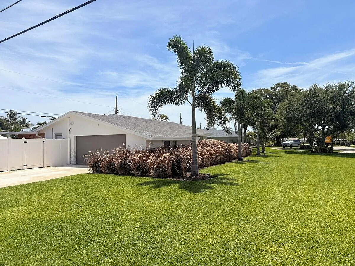3 bed, 2.5 bath, 1550 sqft, $8,800 — Photo 2
