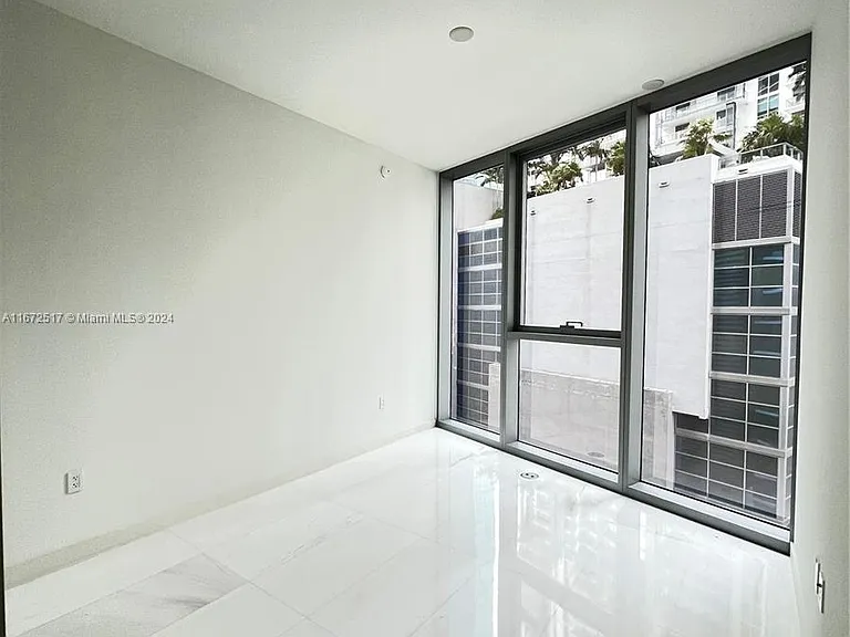 300 S Biscayne Blvd #806E — Photo 9