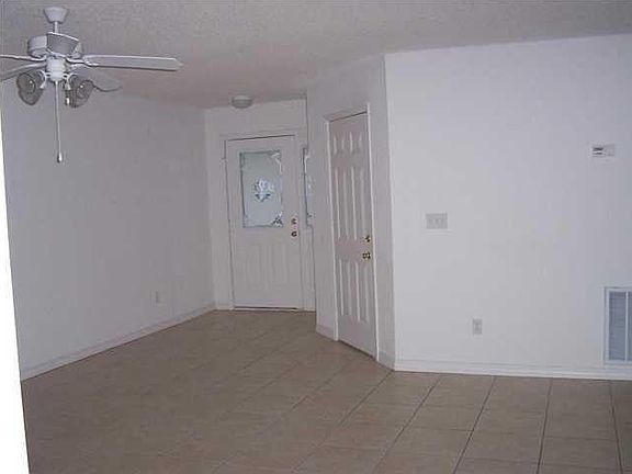 5th image of 23 E Lane Dr