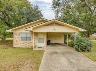 803 Berry St, Oak Grove, LA 71263