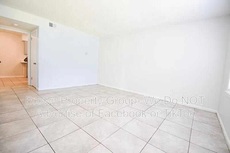 2 bed, 1.5 bath, 950 sqft, $750 — Photo 2