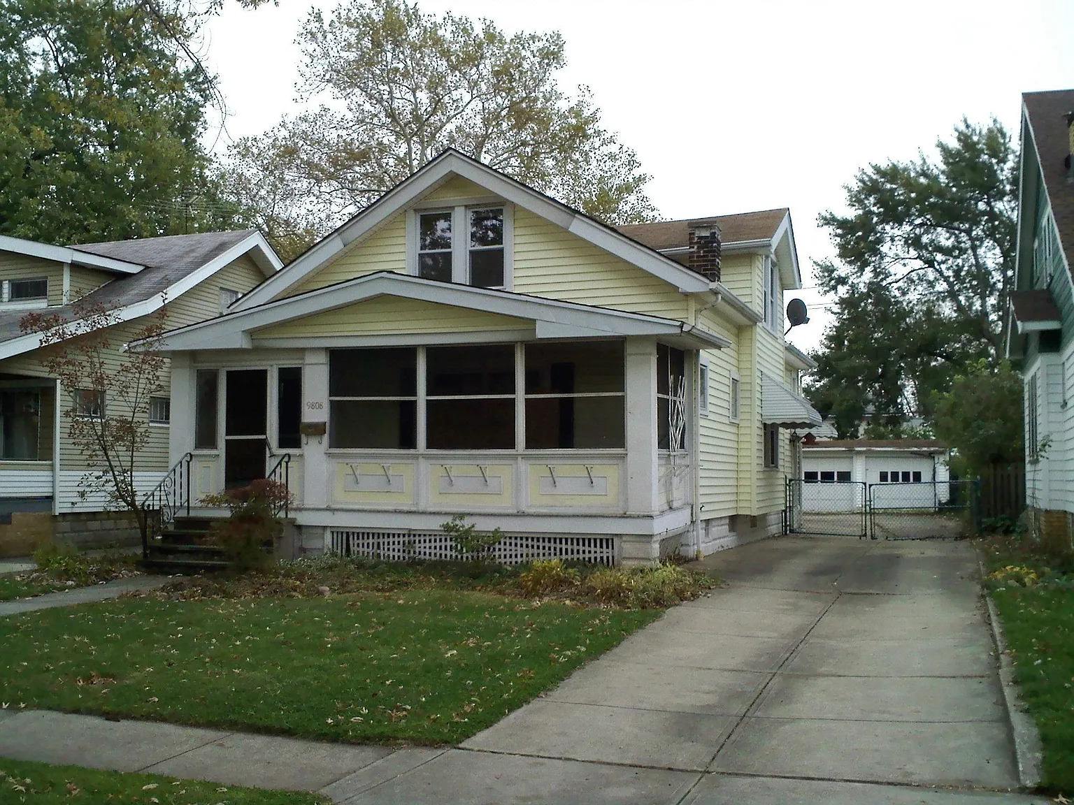 9808 Robinson Ave photo 1