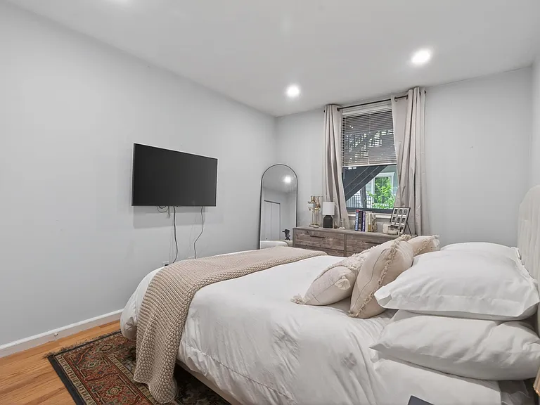 135 W Seventh St — Photo 9