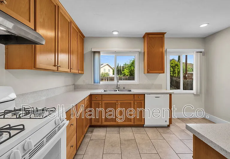 1430 Diamond Ln — Photo 10