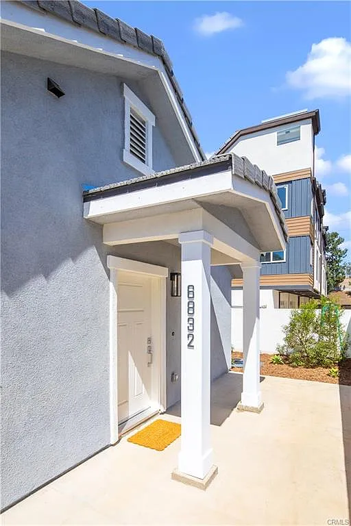 2 bed, 800 sqft, $3,000 — Photo 2