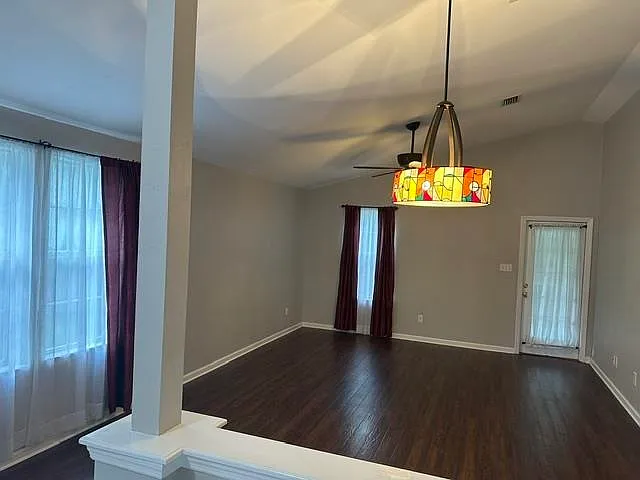 3 bed, 1866 sqft, $2,000 — Photo 4