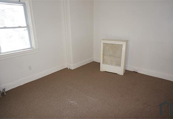 4th image of 529 Green St Floor 1