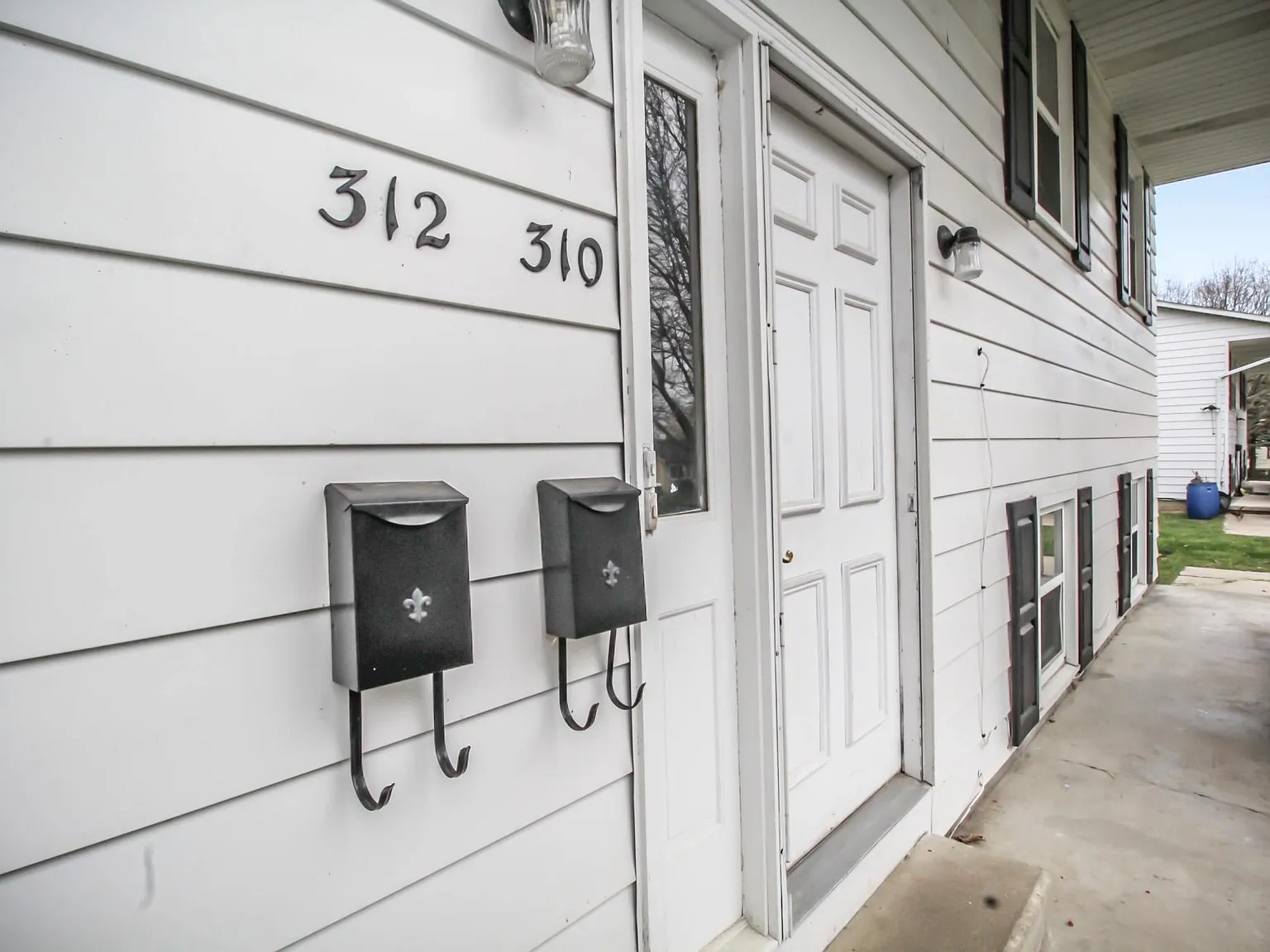 312 W Cherry St — Photo 2