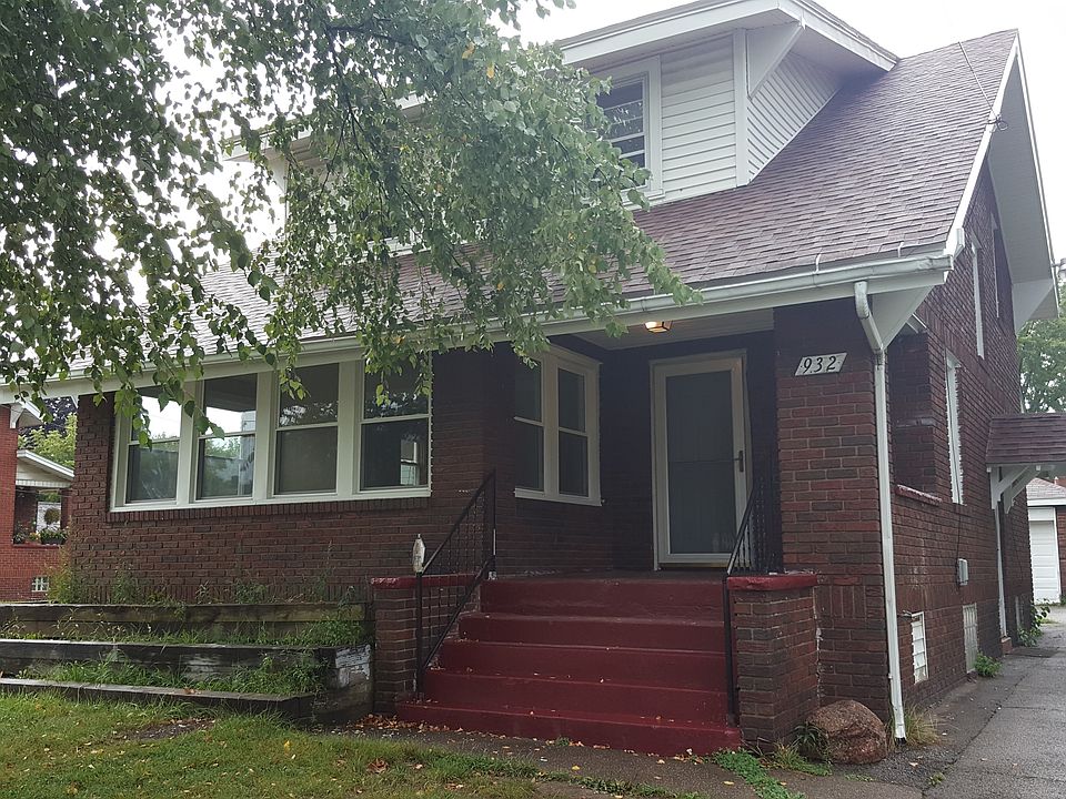 1st image of 932 E Boston Ave