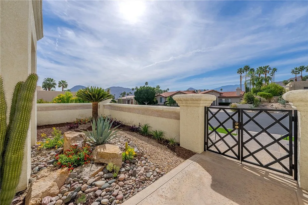 3 bed, 3585 sqft, $15,000 — Photo 2