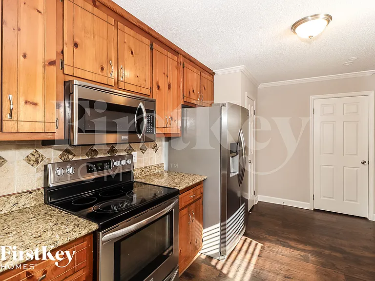4565 Bonneville Dr — Photo 10