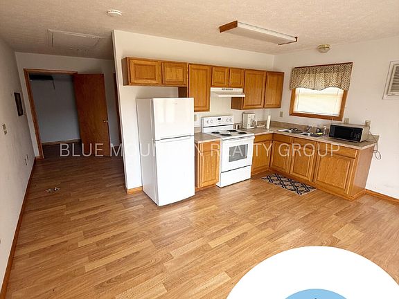 2nd image of 75 Log Cabin Ln