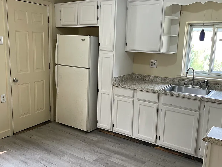 716 E Long Ave — Photo 12