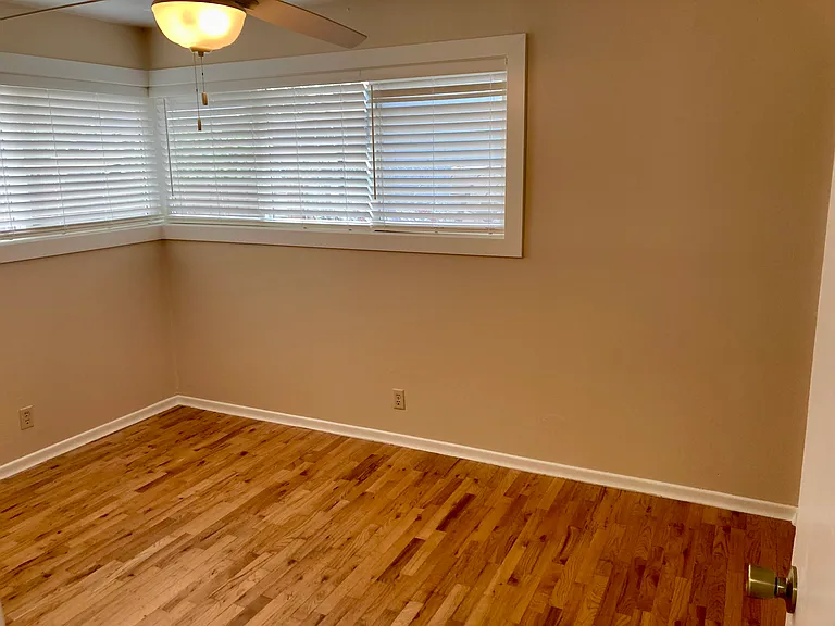 507 Canterbury Ln — Photo 8