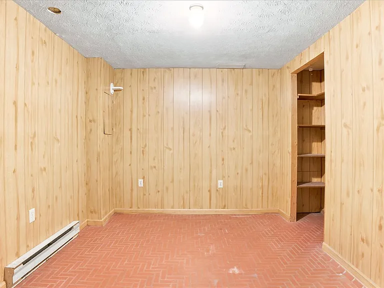 102 Linwood Ct — Photo 52