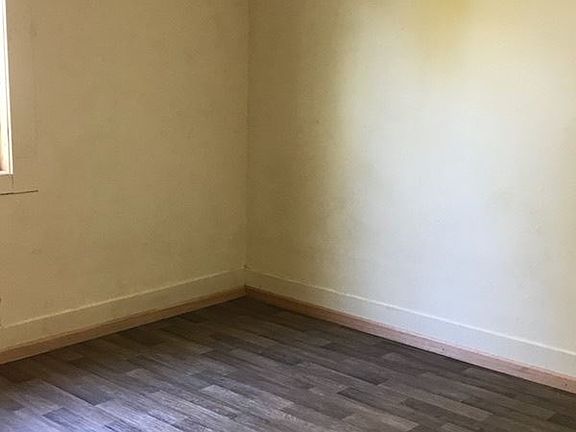 2nd image of 704 Woodbury St
