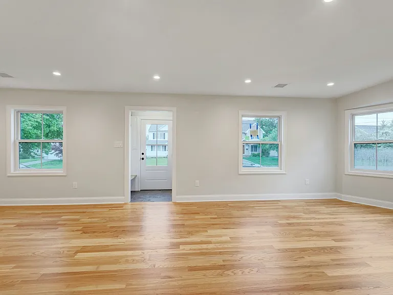 134 Johnson Ave — Photo 3
