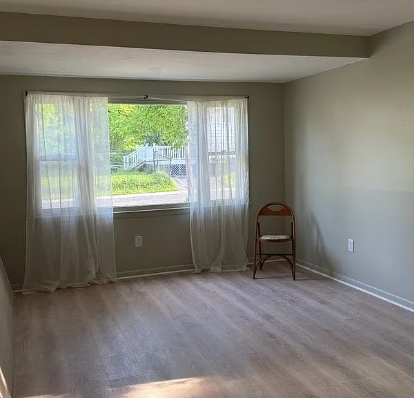 105 Sweeting St — Photo 10