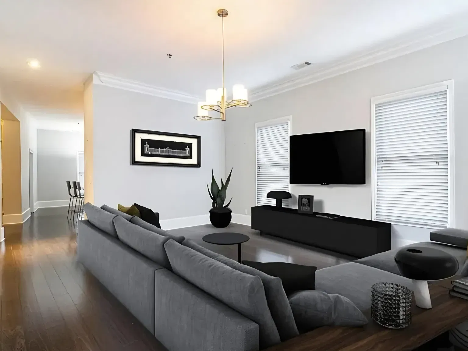 3 bed, 2.5 bath, 2600 sqft, $2,200 — Photo 4