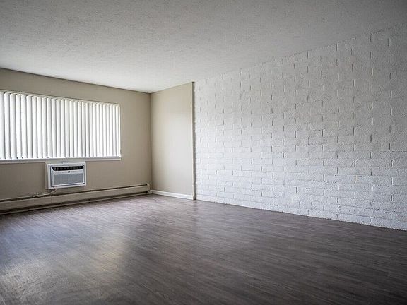 Living/Dining Area-Classic