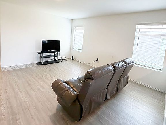 5th image of 7855 Rutherford Ln