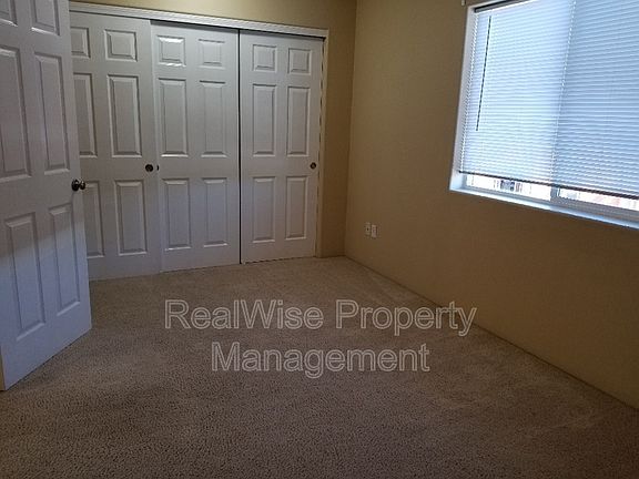 5th image of 822 NE 8th St