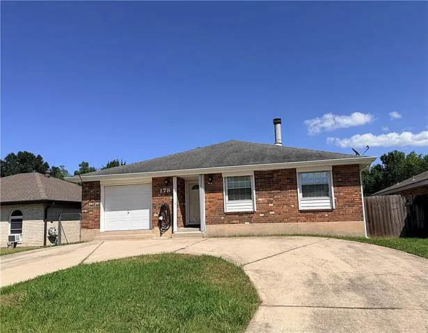 3 bed, 2.0 bath, 1450 sqft, $2,000 — Photo 1