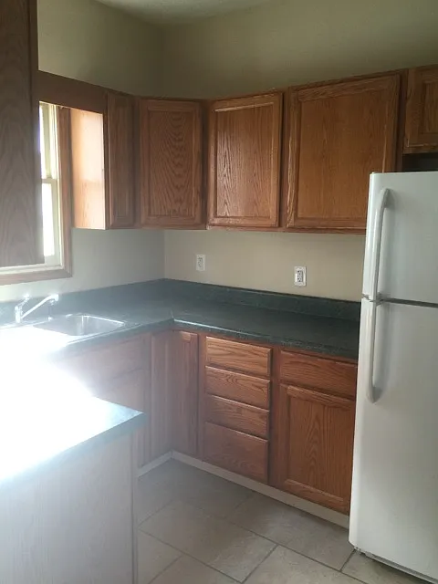 2 bedroom house central heat and air — Photo 4