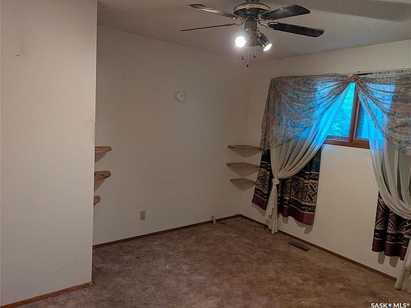 4th image of 208 Carson STREET