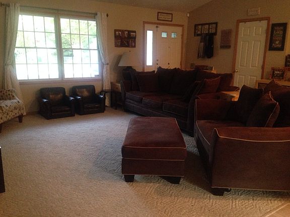 2nd image of 523 E Chadwick Dr