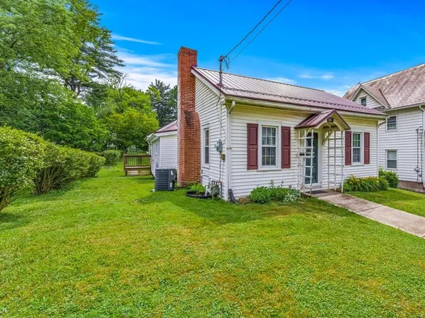 317 S New Castle St, New Wilmington, PA 16142