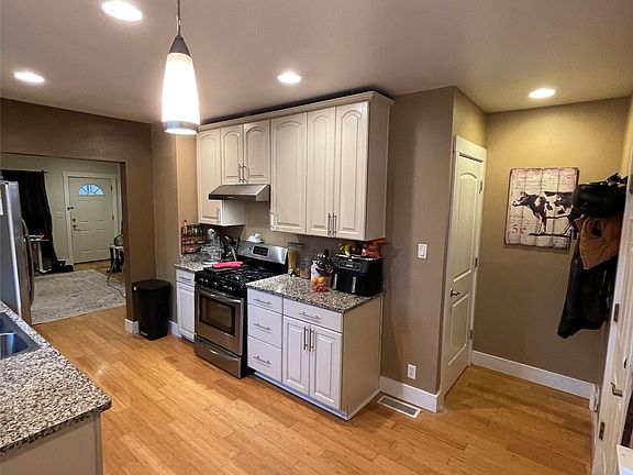 4th image of 111 N Callow Avenue