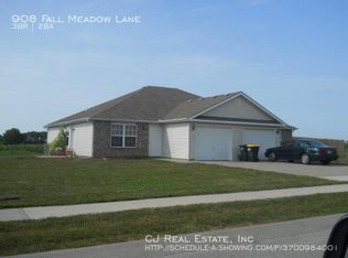 908 Fall Meadow Ln, Belton, MO 64012