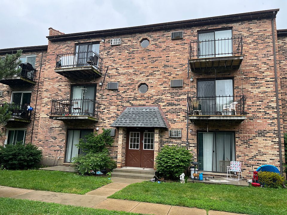 1st image of 1547 N Silver Ln APT 2A
