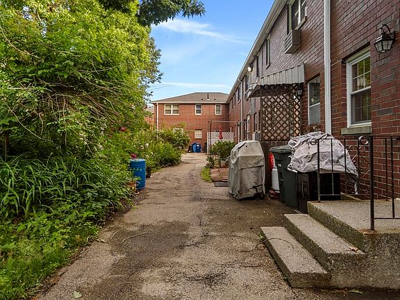 3rd image of 61 Village Green Dr #61