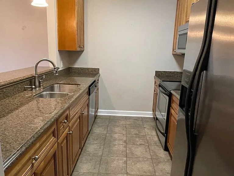 310 Stratford Dr — Photo 5