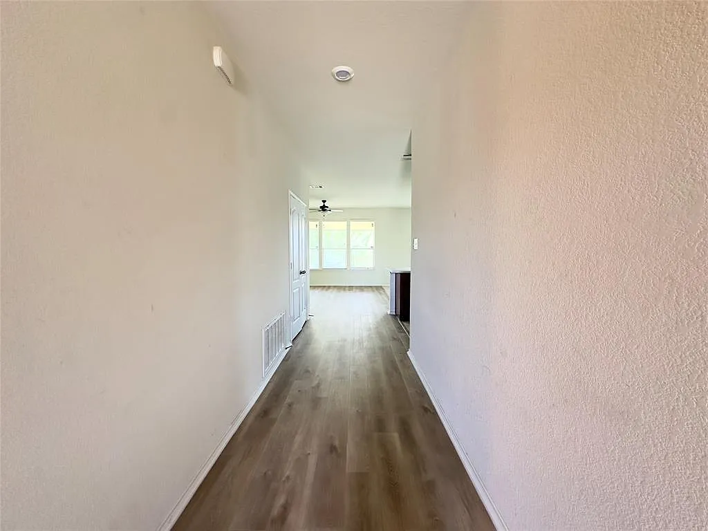 3 bed, 2.0 bath, 1678 sqft, $2,000 — Photo 3