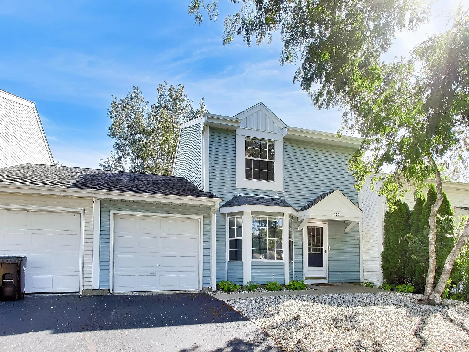 3 bed, 1.5 bath, 1297 sqft, $2,400 — Photo 2