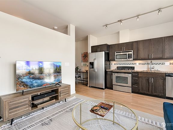 3rd image of 15100 6th Avenue SW #733