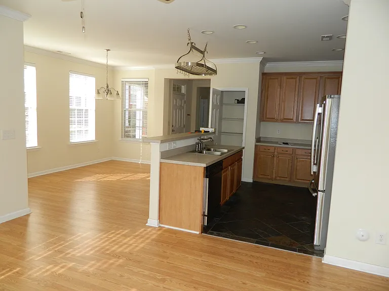 1027 Remington Oaks Cir — Photo 25