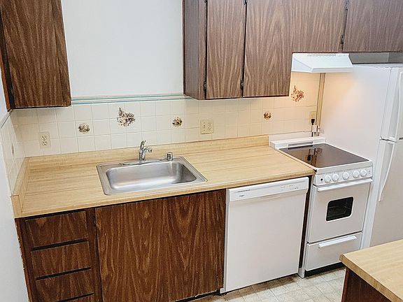 3rd image of 405 Piccadilly Pl APT 2
