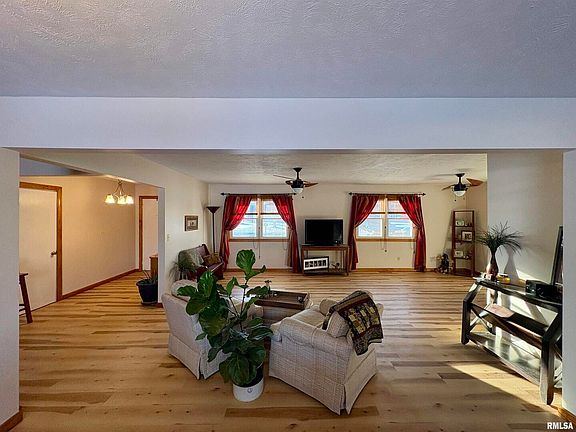 4th image of 202 Lynne Ln