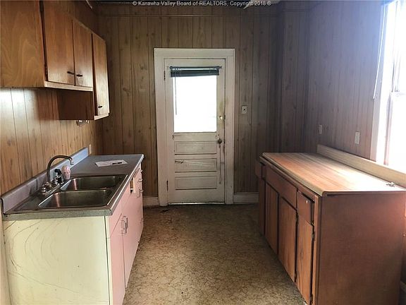4th image of 119 W Gardner Ave