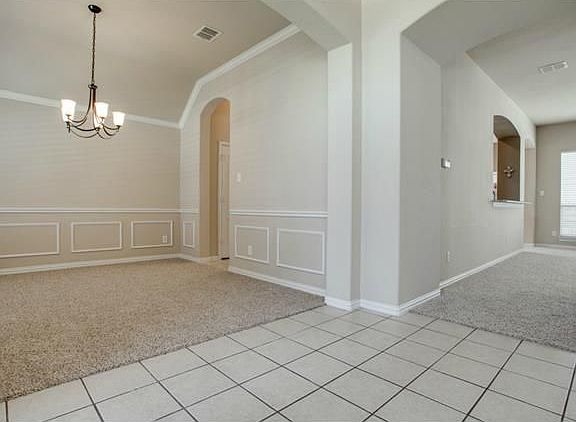 5th image of 1005 Knightsbridge Dr